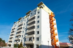 Realizácia náteru fasády na bytovom dome v Bratislave