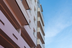 Výmena okien a omietka stien a stropov na bytovom dome v Bratislave