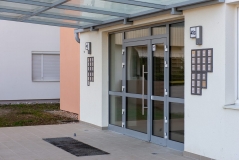 Realizácia výmeny vstupných dverí bytového domu na Vietnamskej ulici