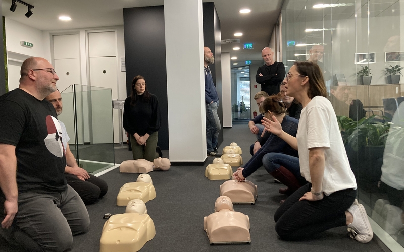 Školenie prvej pomoci na figurínach