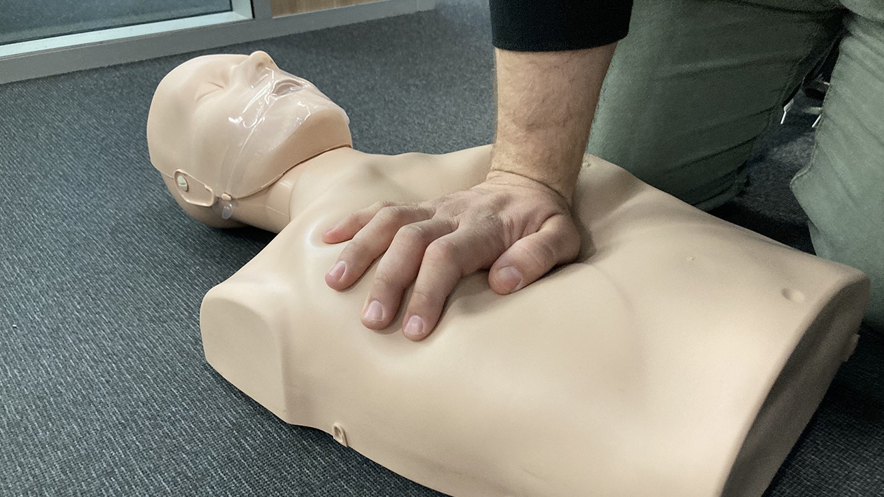 Kurz prvej pomoci v PS Stavby