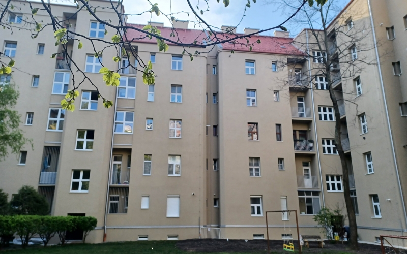 Vnútroblok bytového domu na Anenskej ulici po obnove