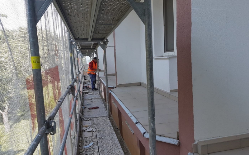 Obnova fasády na ulici Československých parašutistov v Bratislave